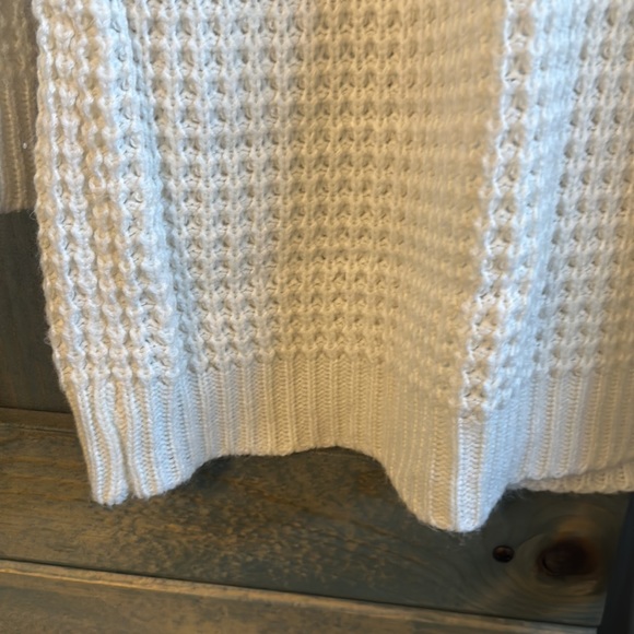 LONG cream knitted beautiful sweater - Picture 2 of 3